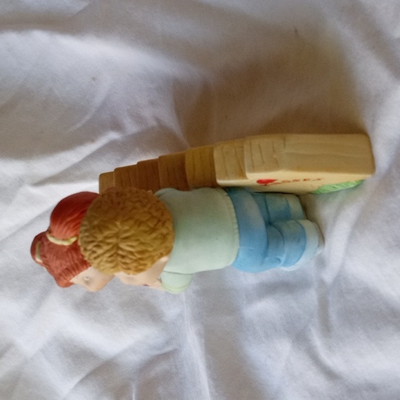 Vintage Cabbage Patch Porcelain Figurine Hugs and Kisses  1984 - Picture 2 of 10